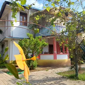 ***** Gasthof Johnson's - Ecohouseboat Indien