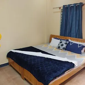  Holiday home Yellow Petals Comfortable 301 India