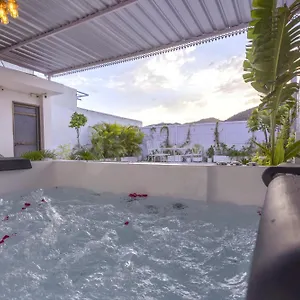  Villa Aravali Homestay With Rooftop Jacuzzi India