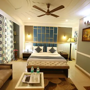 **** Hotel A Family Oppera Near Igi Airport Indien